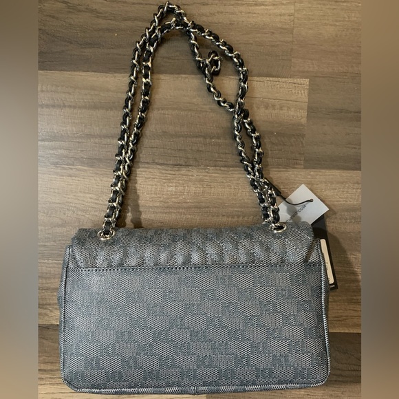 Nwt - Picture 2 of 3